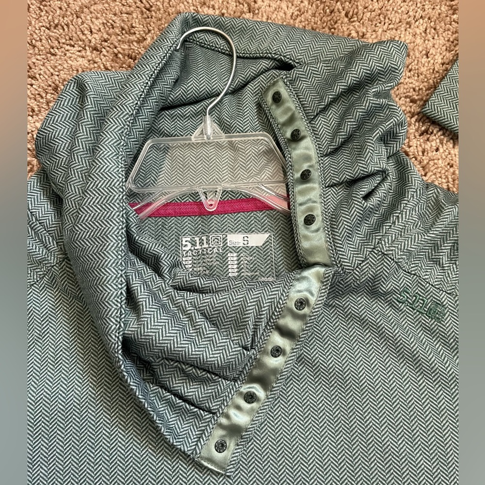 5.11 Tactical | Cowl neck long-sleeve outdoor shirt - Picture 7 of 8